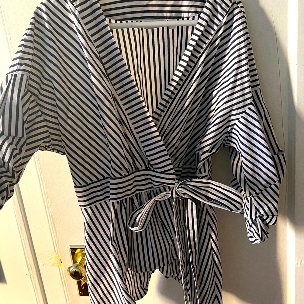 Puffy 3/4 sleeve striped work blouse!